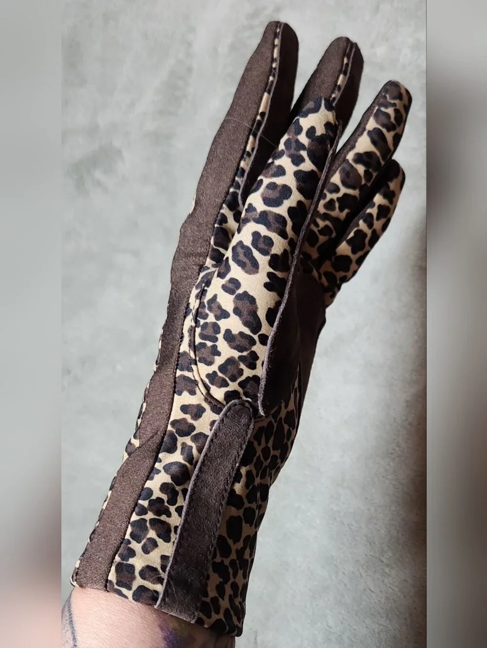 Women's Leaopard Print Brown Faux Suede & Lycra Trim Gloves One Size